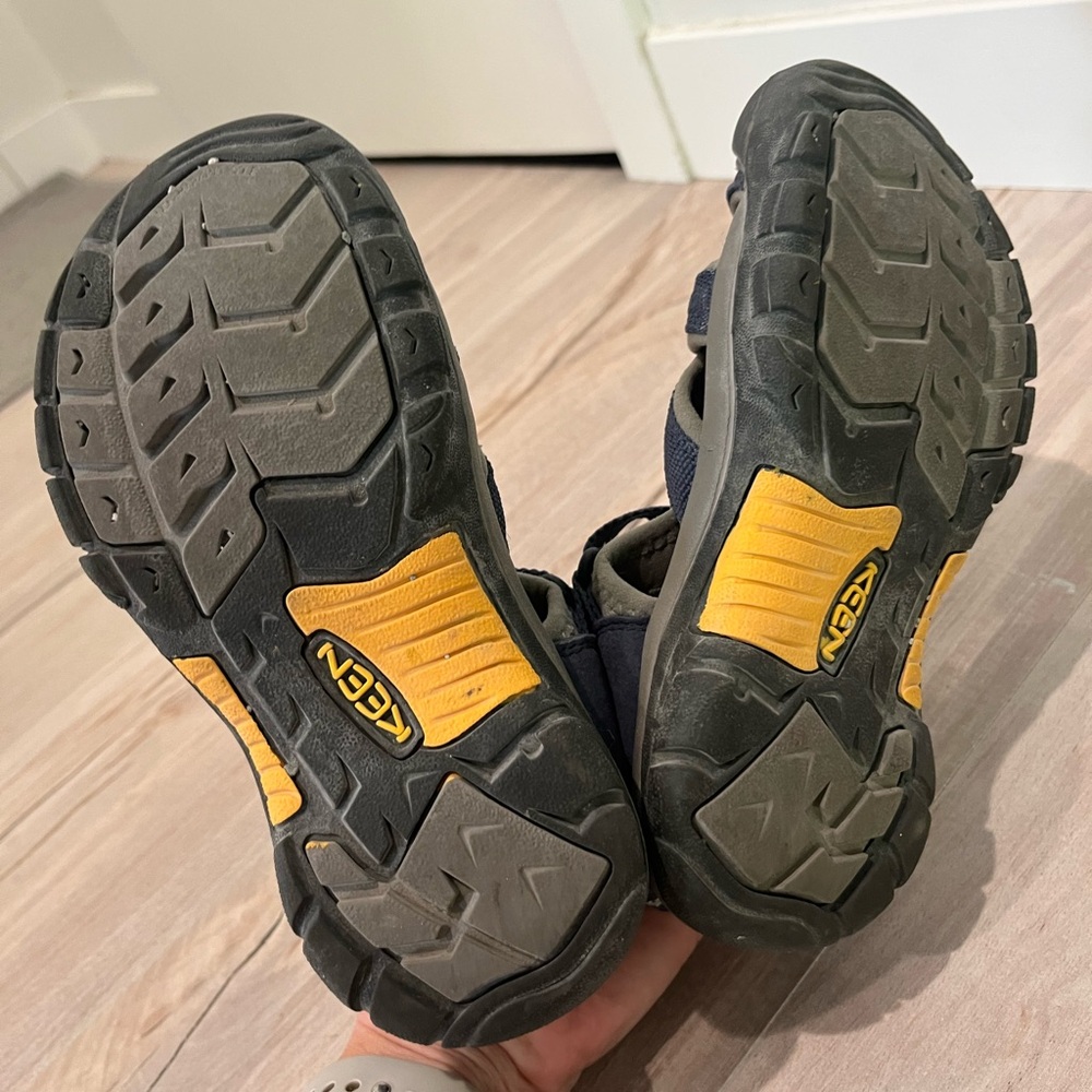 KEEN Kids' Dark Blue and Gray Sandals Size 1 - Picture 9 of 11